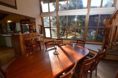 Beautiful Woodridge Chalet - Accommodation Gold Coast 2