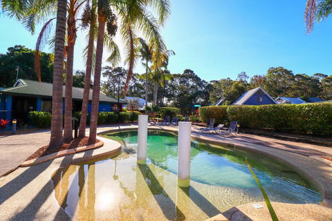 The Lakehouse In Raffetys Resort - Gold Coast 4U 4