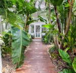 The Lakehouse in Raffetys Resort - Gold Coast 4U