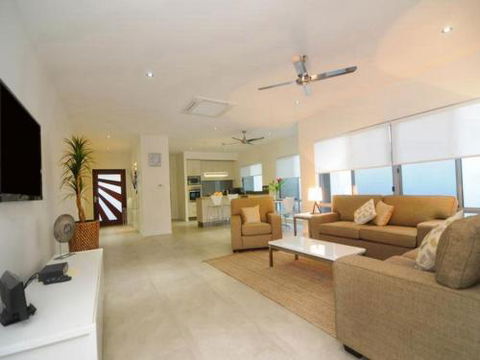 BEACH RETREAT At PALM COVE - Accommodation Gold Coast 3