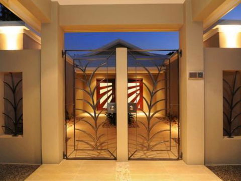 BEACH RETREAT At PALM COVE - Accommodation Gold Coast 4