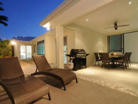 BEACH RETREAT At PALM COVE - Accommodation Gold Coast 1