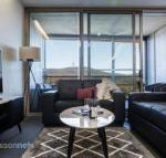 1 Bedroom Apt With Parking Walk to ANU - Gold Coast 4U