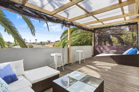 SANTORINI BEACH HOUSE SAFETY BEACH - Accommodation Gold Coast 3