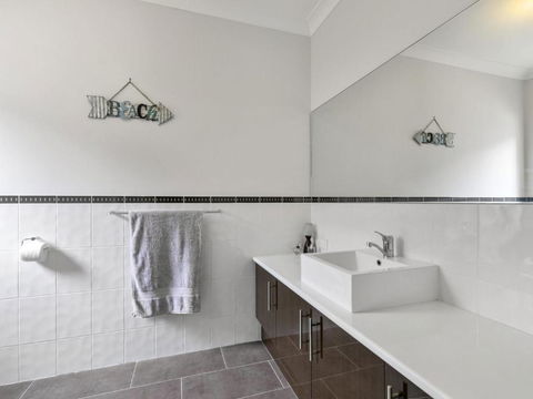 THE LOCH SURFSIDE WIFI NETFLIX PET FRIENDLY (OUTSIDE ONLY) - Accommodation Gold Coast 5