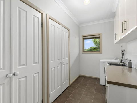 THE LOCH SURFSIDE WIFI NETFLIX PET FRIENDLY (OUTSIDE ONLY) - Accommodation Gold Coast 3