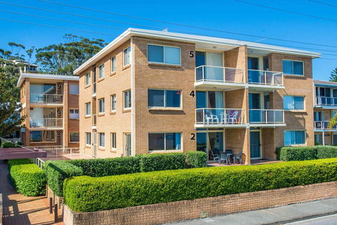 South Pacific Unit 2 / 13 15 Shoal Bay Road - Accommodation Gold Coast 1