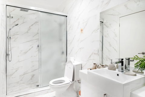 Woody Lifestyle One Bedroom Apartment - Gold Coast 4U 5
