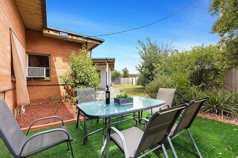 The Gazebo Place - Spacious 4 Bedroom Near Murray River - Gold Coast 4U 0