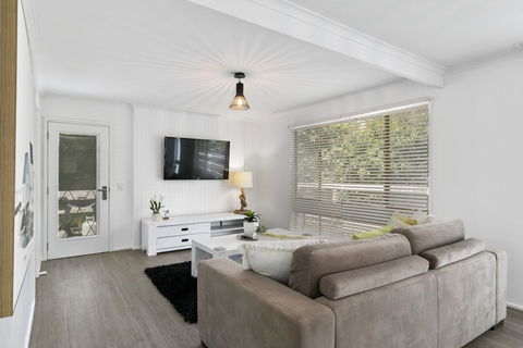 Beauty AND THE Peace - Inlet Side - Gold Coast 4U 4