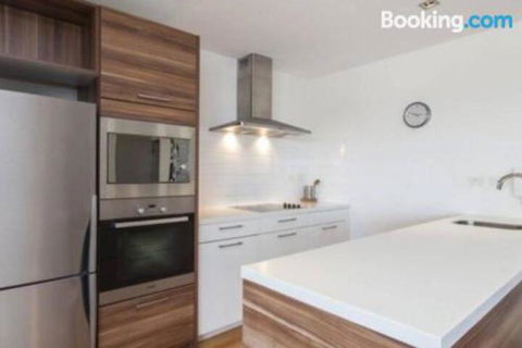 SKY GARDENS SUNSET RIVER VIEW NETFLIX WINE PARKING - Accommodation Gold Coast 0
