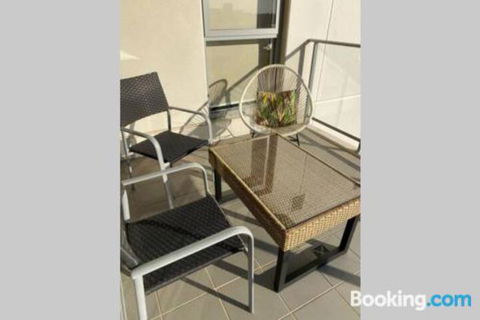 SKY GARDENS SUNSET RIVER VIEW NETFLIX WINE PARKING - Accommodation Gold Coast 3