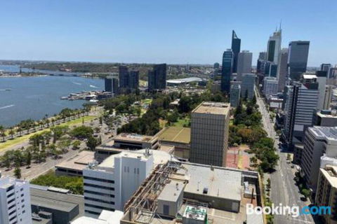 SKY GARDENS SUNSET RIVER VIEW NETFLIX WINE PARKING - Accommodation Gold Coast 4