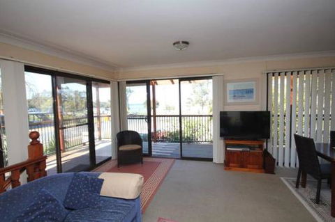 Lakehouse On Oxley - Accommodation Gold Coast 4