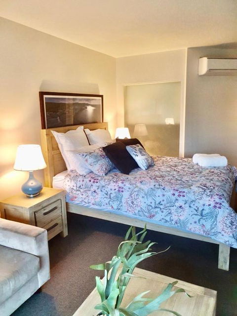FAMILY ISLAND GETAWAY BEACHFRONT APARTMENT - Accommodation Gold Coast 1