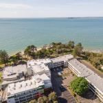 FAMILY ISLAND GETAWAY BEACHFRONT APARTMENT - Accommodation Gold Coast 0
