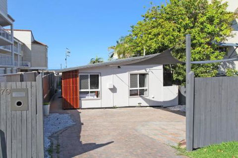 BEACH SHOPS & FABULOUS VACATION HOME! - Accommodation Gold Coast 2