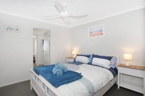 BEACH SHOPS & FABULOUS VACATION HOME! - Accommodation Gold Coast 4