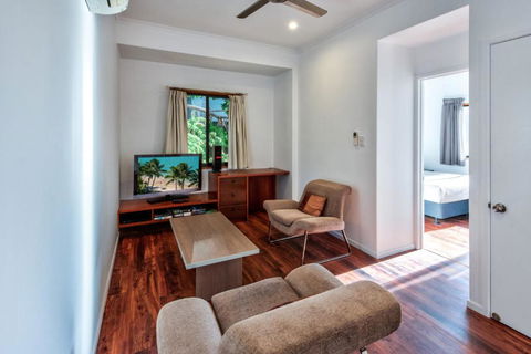 Uisce Luxury Holiday House With Jacuzzi Pool Table Cinema Premium Foxtel & Two Buggies - Accommodation Gold Coast 4