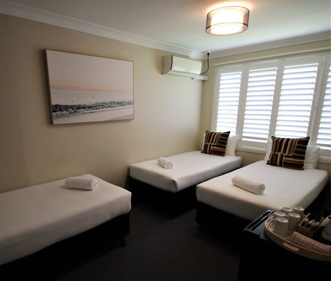 Batemans Bay Hotel - Gold Coast 4U 6