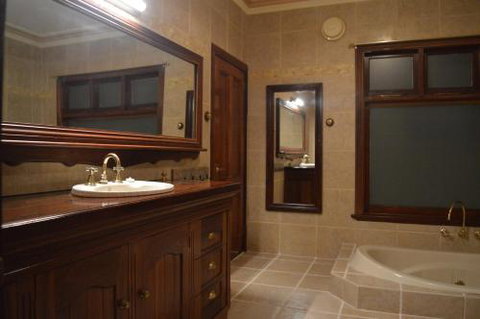 Gargoyle Lodge - 1 Gold Coast 1