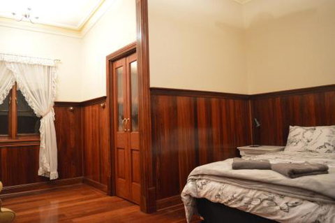 Gargoyle Lodge - 1 Gold Coast 0