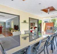 Aussie Beach House - Accommodation Gold Coast