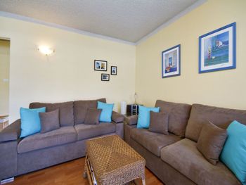 Shoal Towers Unit 5 / 11 Shoal Bay Road - Accommodation Gold Coast 0