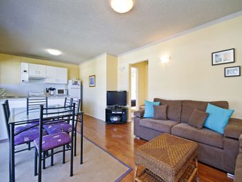 Shoal Towers Unit 5 / 11 Shoal Bay Road - Accommodation Gold Coast 5