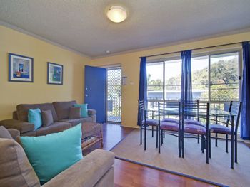 Shoal Towers Unit 5 / 11 Shoal Bay Road - Accommodation Gold Coast 6
