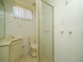 Shoal Towers Unit 6 / 11 Shoal Bay Road - Accommodation Gold Coast 2
