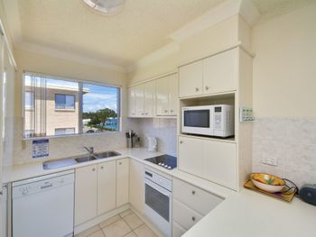 Shoal Towers Unit 6 / 11 Shoal Bay Road - Accommodation Gold Coast 5