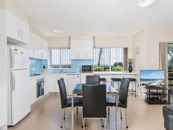Bel Mare Unit 1 / 1 Shoal Bay Road - Accommodation Gold Coast 4