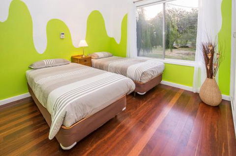 Swell Shack - Gold Coast 4U 1