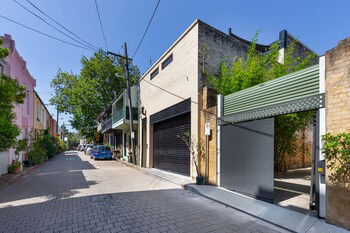 Ultimo 1 Bed. Furnished House W Parking - Accommodation Gold Coast 0