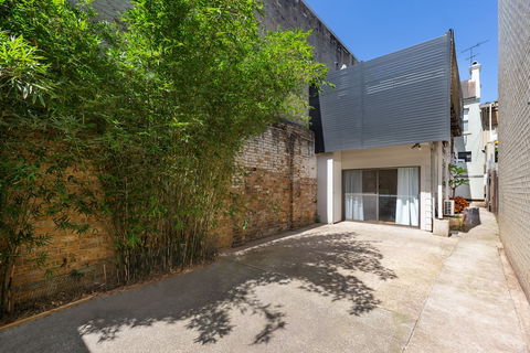 Ultimo 1 Bed. Furnished House W Parking - Accommodation Gold Coast 2