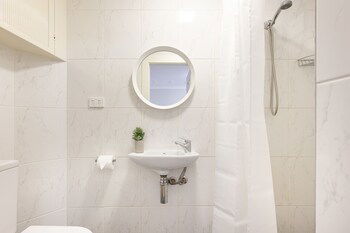 Ultimo 1 Bed. Furnished House W Parking - Accommodation Gold Coast 5