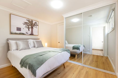 Ultimo 1 Bed. Furnished House W Parking - Accommodation Gold Coast 4
