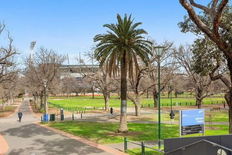 JOLI Directly Opposite MCG - Accommodation Gold Coast 6