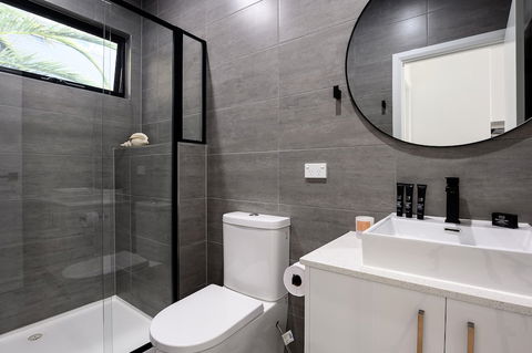 CARLISLE Bright Townhouse In Great Location - Accommodation Gold Coast 1