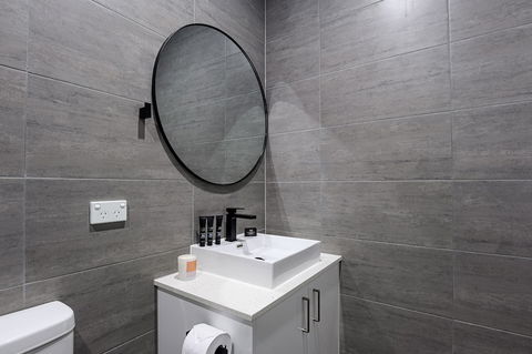 CARLISLE Bright Townhouse In Great Location - Accommodation Gold Coast 0