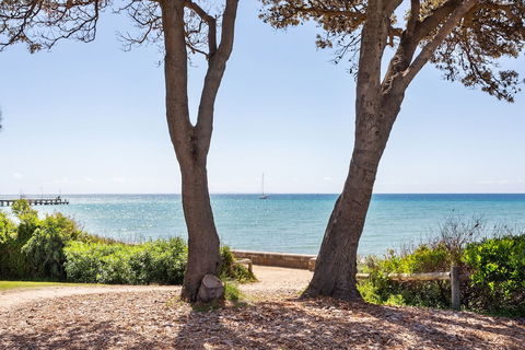 DROMANA Walk To Beach & Shops. Table Tennis + Netflix - Gold Coast 4U 3