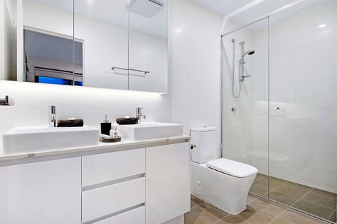 NEO Apartments Holidays Gold Coast - Accommodation Gold Coast 5