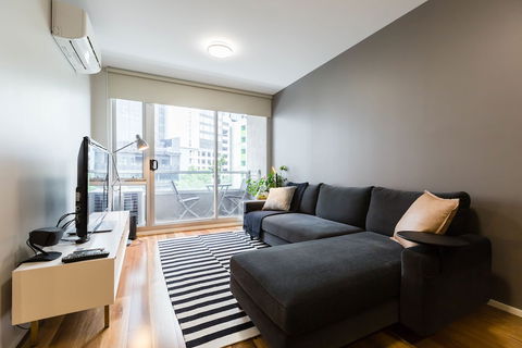 SANDRA, 1BDR Carlton Apartment - Accommodation Gold Coast 5