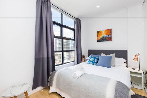 ROLAND, 1BDR Melbourne Apartment - Accommodation Gold Coast 1