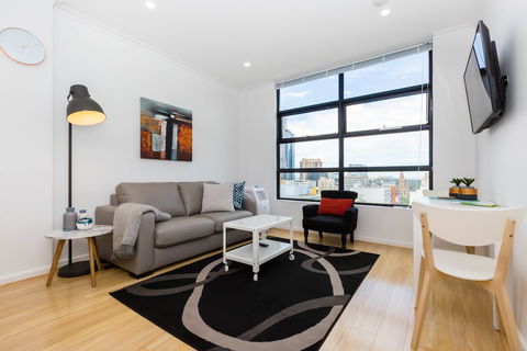 ROLAND, 1BDR Melbourne Apartment - Accommodation Gold Coast 4