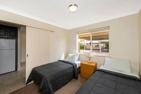 Lakeside Holiday Apartments - Accommodation Gold Coast 5