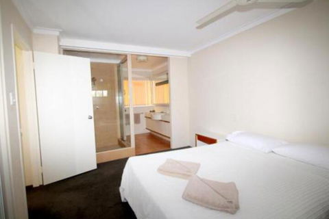 Lakeside Holiday Apartments - Accommodation Gold Coast 2