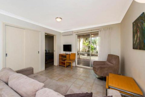 Lakeside Holiday Apartments - Accommodation Gold Coast 6