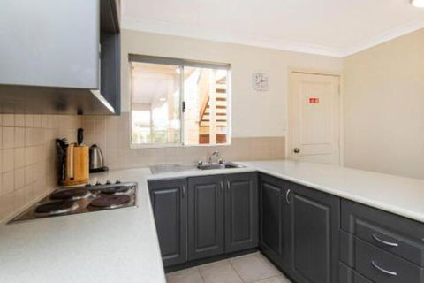 Lakeside Holiday Apartments - Accommodation Gold Coast 7